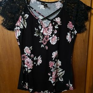 Floral lacy sleeve criss cross top